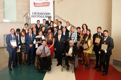 El evento se desarrolló en el Salón de los Metales del Museo Arocena, donde los reconocidos fueron acompañados por sus familiares y amigos.