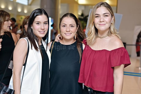 19092016 MUY GUAPAS.  Lily, Bárbara y Ana Cristina.