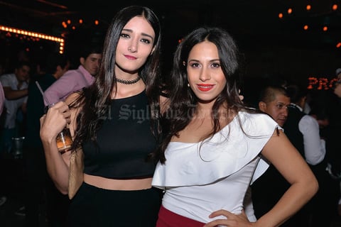 18092016 DE FIESTA.  Mariana y Jackie.
