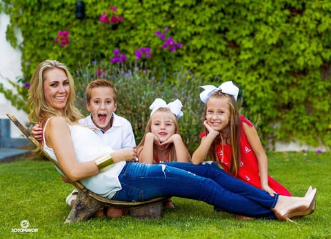 18092016 Claudia Cano Salvio con sus hijos: Pato, Eva y María, quien juega golf y recientemente participó en el US World Kids de Golf en Carolina del Norte. - Erick Sotomayor Fotografía