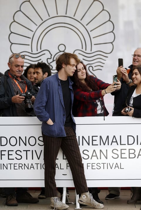 El actor Charlie Heaton presentará su película As you are en la sección oficial del certamen.