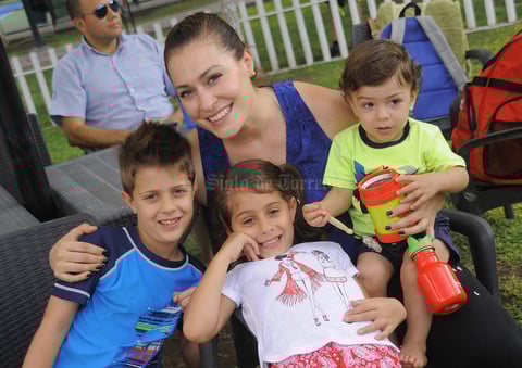 Karen, Abraham, Simón y Karen