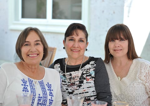 Claudia, Pita y Tita