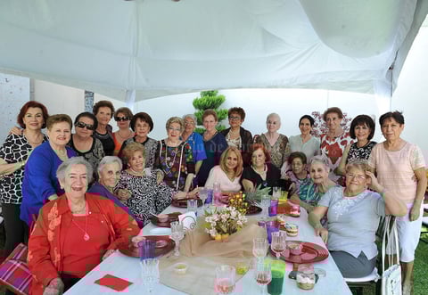 Graciela González de Monroy con sus invitadas