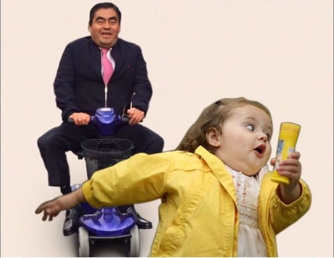 El senador del PRD no se escapó de los memes en redes sociales.