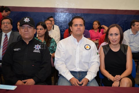23092016 Marifer Delgadillo, Enrique Guerrero y Rodolfo Silva.