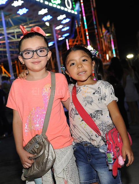 25092016 MUY LINDAS.  Camila y Michelle.
