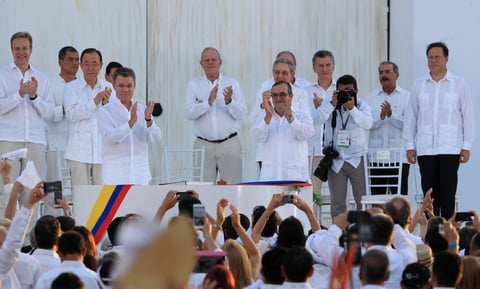 El acuerdo es fruto de casi cuatro años de diálogos entre el Gobierno y las FARC en La Habana y fue sellado en Cartagena de Indias.
