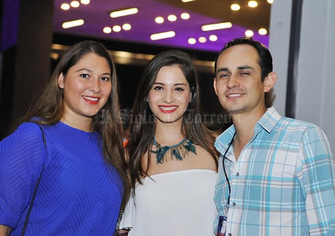 27092016 Astrid, Stephanie y Gustavo.