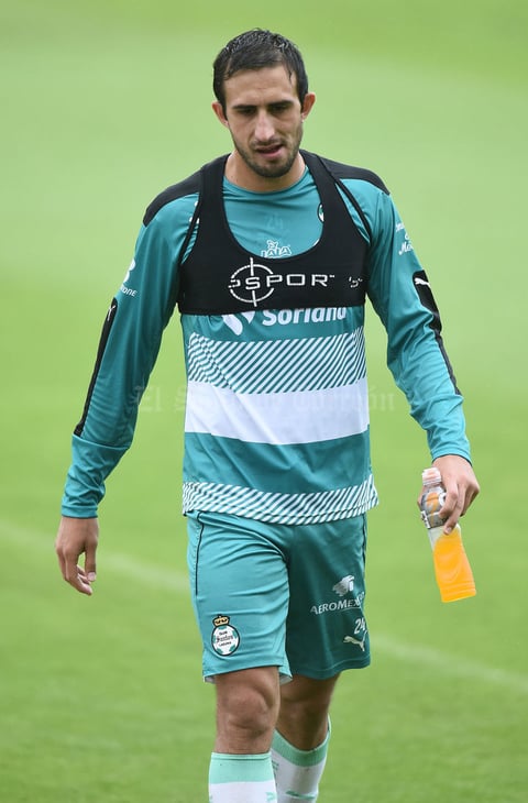El capitán Carlos Izquierdoz mostró su inconformidad con el mal paso del equipo.