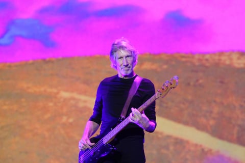 Fue un concierto en el que Waters demostró que las canciones que creó con Pink Floyd no han perdido vigencia, siguen teniendo fuerza y su discurso político corre con los tiempos actuales.