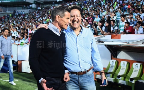 Alfredo Tena fue el encargado de dirigir a las leyendas.