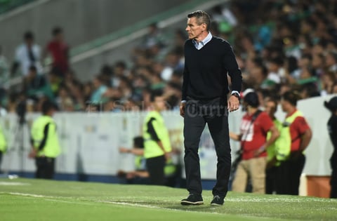 Alfredo Tena fue el primer entrenador en levantar una copa con el Santos Laguna.
