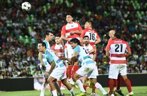 Los aficionados disfrutaron de grandes momentos en el partido de ayer.