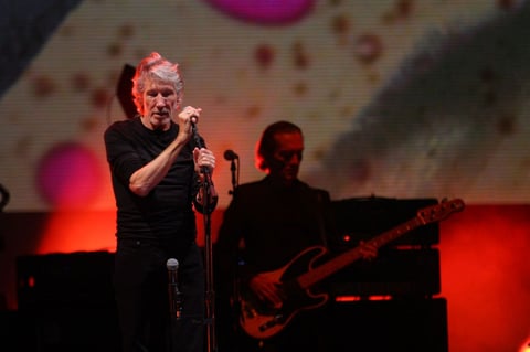 Antes de interpretar Breathe y Set the controls for the heart of the sun, el fundador de la legendaria banda Pink Floyd saludó a todos sus seguidores con un “hola”, por lo que los gritos y la emoción creció.