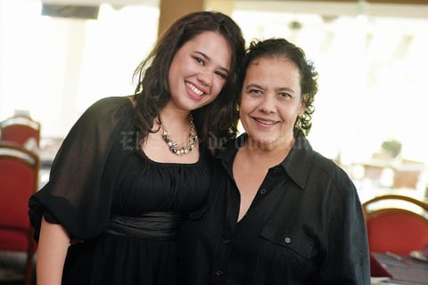 02102016 Claudia de la Rosa y Romina Guerrero.