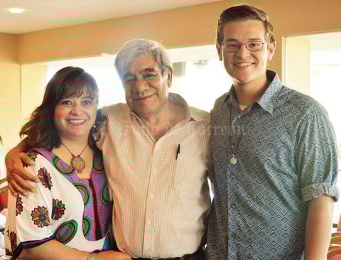03102016 EN FAMILIA.  Aurora, José y Santiago.