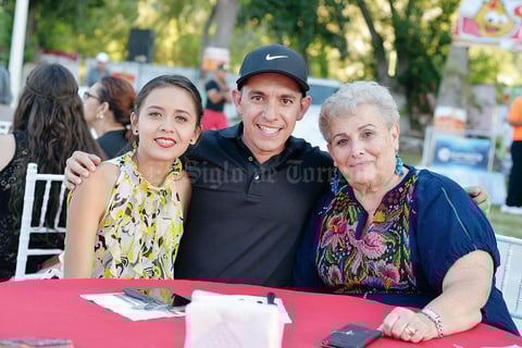 05102016 Viviana, Isidro y Beatriz.