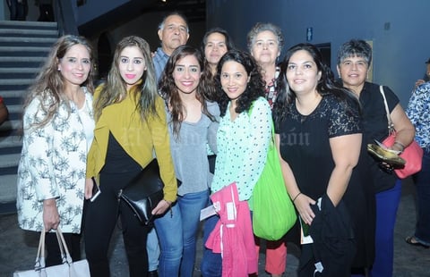 05102016 La familia Loma, viajó a la Comarca desde Houston, Texas para estar en el concierto de su ídolo.