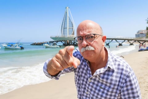Andrés Bustamante, mejor conocido por su personaje de "Ponchito" en Los protagonistas, también recibió el veto de TV Azteca. Bustamante se negó a renovar su contrato en solidaridad con José Ramón Fernández.