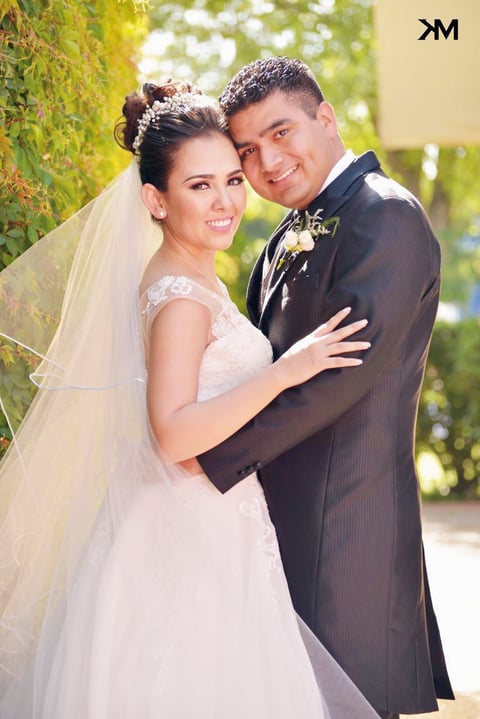 09102016 Karen Michelle López Lucero y José Miguel Solorio García se juraron amor eterno el diez de septiembre en compañía de sus padres, Sylvia Lucero Medrano de López y Lic. Hugo López Castruita; Georgina García Ramírez y C.P.A. Jorge Solorio Sánchez.- Studio KM.