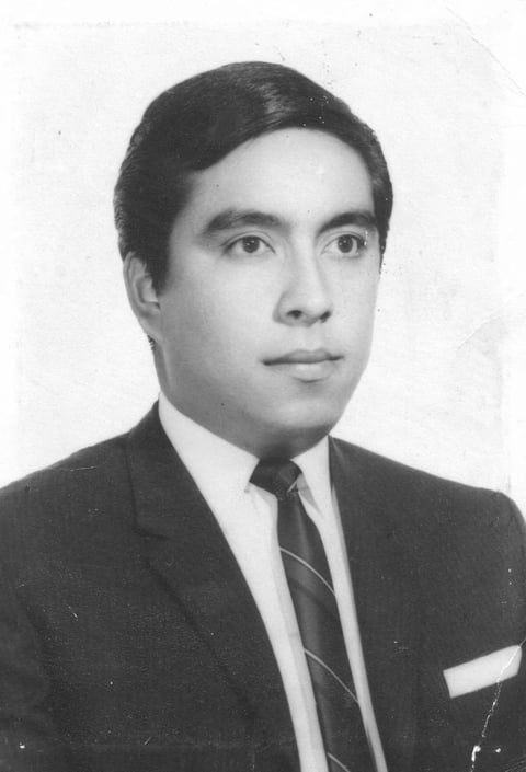 16102016 Sr. José Ángel Martínez Jurado en su graduación en 1978.