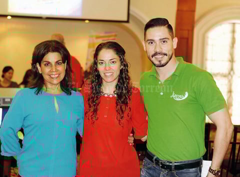 17102016 MUY CONTENTOS.  Rocío, Sofía y Sergio.