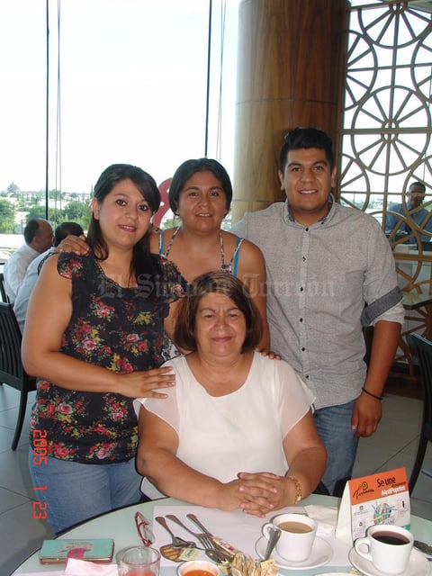 18102016 Yessica, Daiana, Juan y María Estela.
