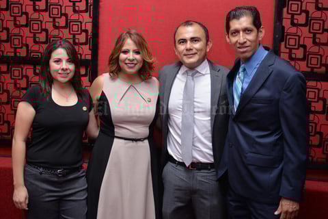 21102016 FELIZ CUMPLEAñOS.  María Teresa acompañada de Héctor, Teresa, César, Polo, Mayela y Gilberto.