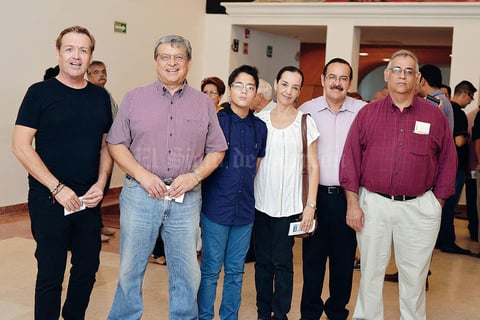 22102016 DISFRUTAN DE EVENTO MUSICAL.  Salvador, Ricardo, Jorge, Lucy, Ezequiel y Germán.