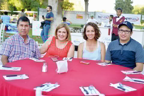 22102016 EN EL CLUB.  Manuel, Elba, Elba e Ismael.