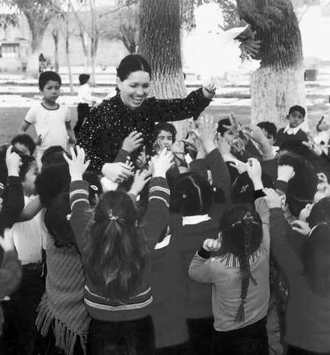 23102016 Profesora Silvia Casas Enríquez en compañía del grupo del jardín de niños de la Escuela 18 de Marzo Turno Matutino.