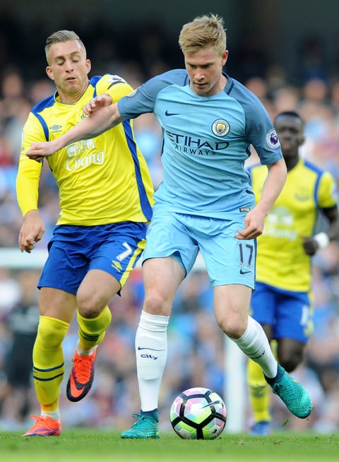 También del Manchester City' Kevin De Bruyne.