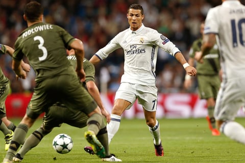 El ariete del Real Madrid, Cristiano Ronaldo encabeza a los primeros 15 nominados.