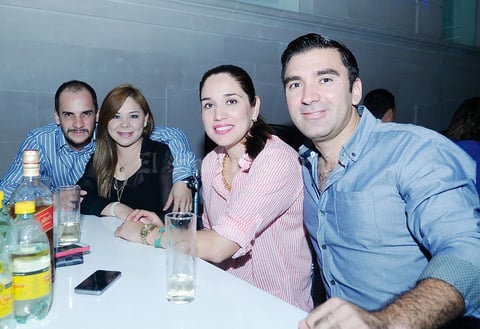 23102016 EN PAREJAS.  Rogelio, Ivonne, Karla y Jorge.