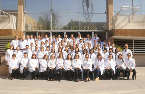 24102016 LA FOTO DEL RECUERDO.  XXXII aniversario de la generación XXIII de la Facultad de Medicina.