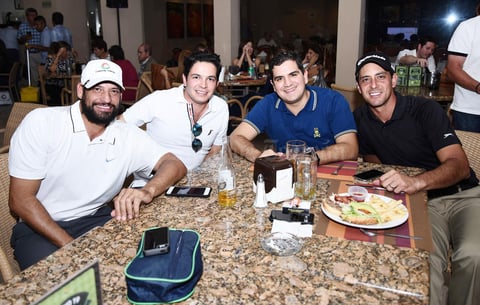 24102016 AMIGOS.  Eduardo, Rodrigo, Alejandro y Jez.