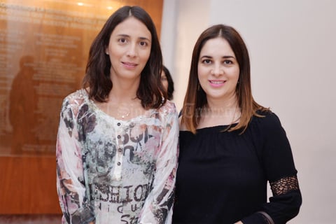 28102016 EN UN CONCIERTO DE VIOLíN.  Rocío y Mina.