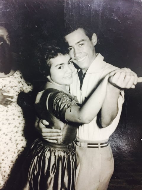 Maria De Jesus Oviedo con su esposo Juan Vicente MÃ©ndez Ibarra en el año 1958
