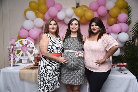 01112016 SERá MAMá PRONTO.  Ana Karime Zapata en su fiesta de canastilla con Martina y Cristina.