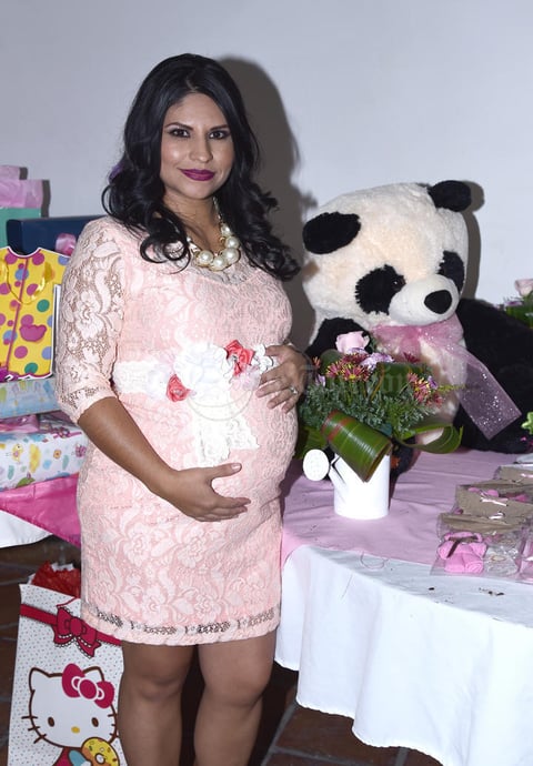 02112016 SERá MAMá PRONTO.  Abril López Córdova en la fiesta de canastilla que le organizó Guadalupe Córdova González.