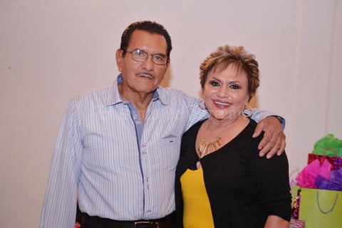 05112016 FELICES.  Polo y María Teresa, quien celebró su cumple.