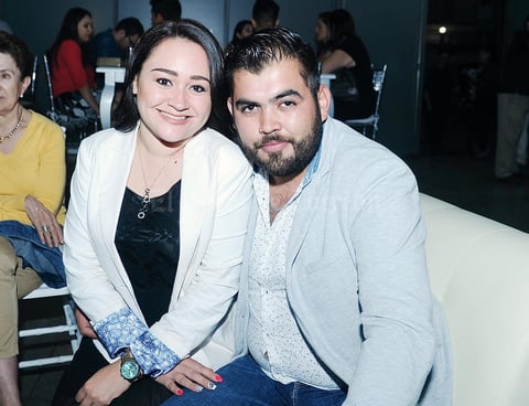 05112016 EN PAREJA.  Karla y Armando.