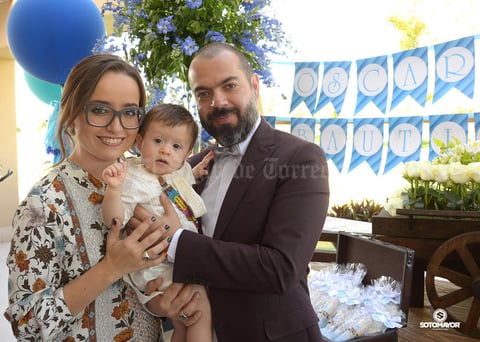 05112016 Óscar Valenciana Plascencia con sus padres, Ernesto Valenciana Martínez y Mayela Plascencia de Valenciana. - Erick Sotomayor Fotografía