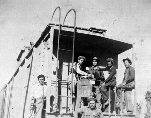 06112016 Antonio Herrera, Manuel Saucedo, José Escárcega y Raúl Saucedo, garroteros en camino de Ferrocarriles Nacionales de México en 1952.