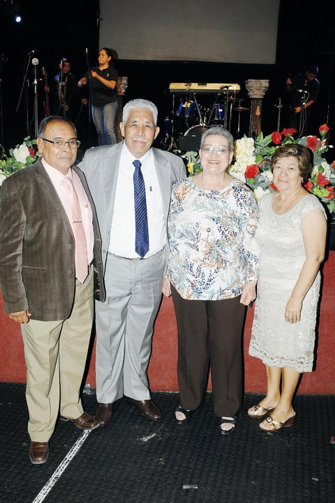 06112016 Pastor Pedro Manuel Vargas Landeros, Pastora Silvia Vázquez González, Pastor invitado Francisco Núñez y su esposa Rosalba Carrasco. - AYD Fotografía