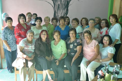 07112016 UN AñO MáS DE VIDA.  Magdalena Adame celebró su cumpleaños en días pasados, por lo que fue felicitada por todas sus amigas.