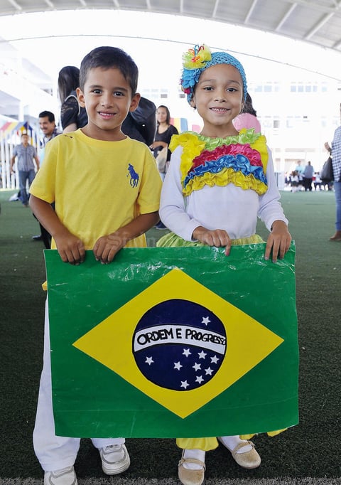 06112016 CONTENTOS.  Ángel Alejandro y Paola.