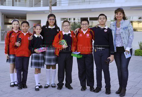 08112016 Karla, Luis, Regina, Nicolle, Diego, Víctor, Iñaki y Miss Lourdes.