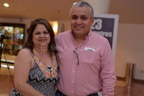 08112016 EN EL TEATRO.  Gabriela y Salvador.
